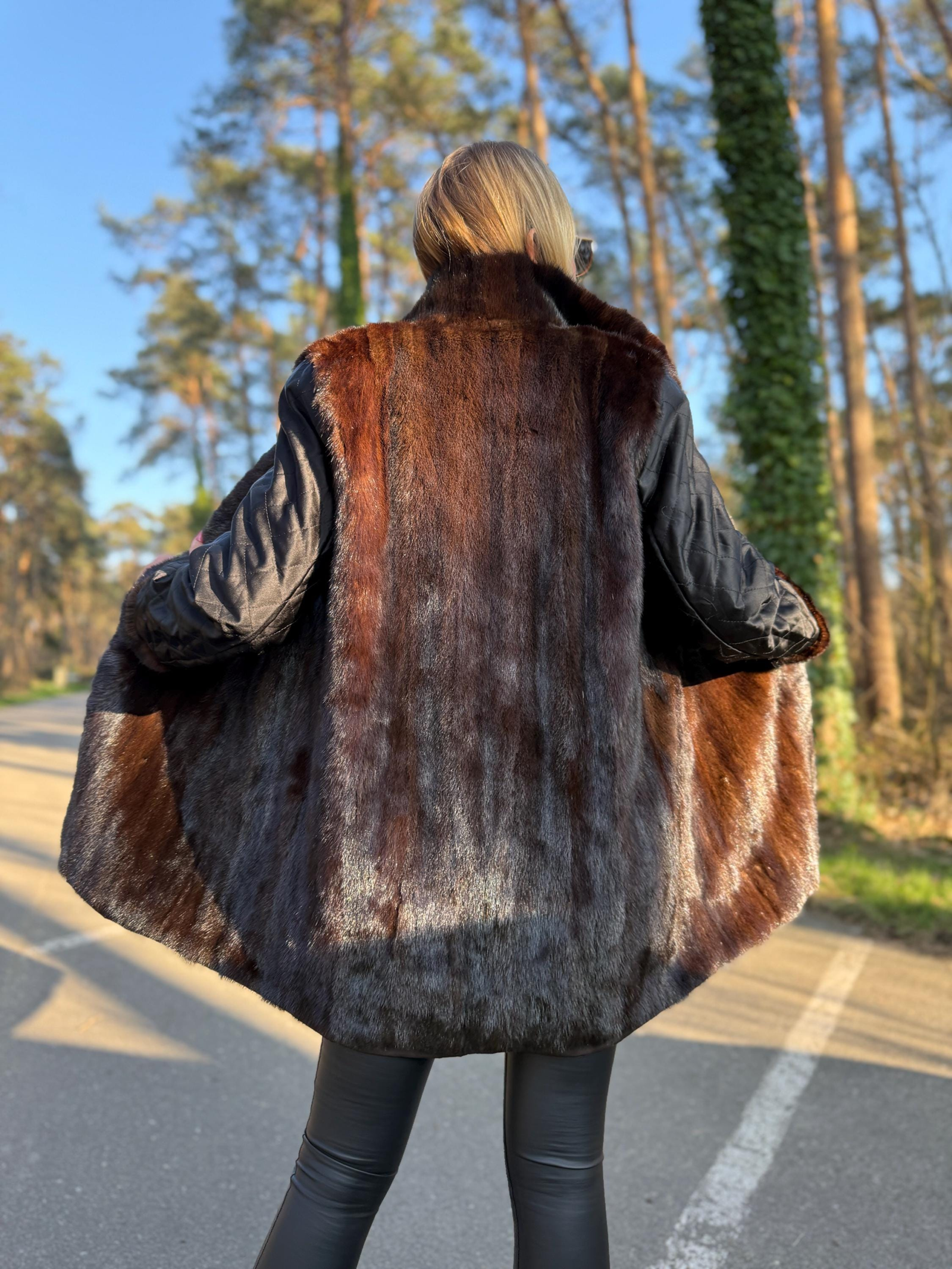 Double Sided Mink Fur Jacket Coat, Medium Size, Rare Find and Excellent Condition Fur, Luxury and Warm Fur Jacket, Perfect for Winter Fur Fashion
