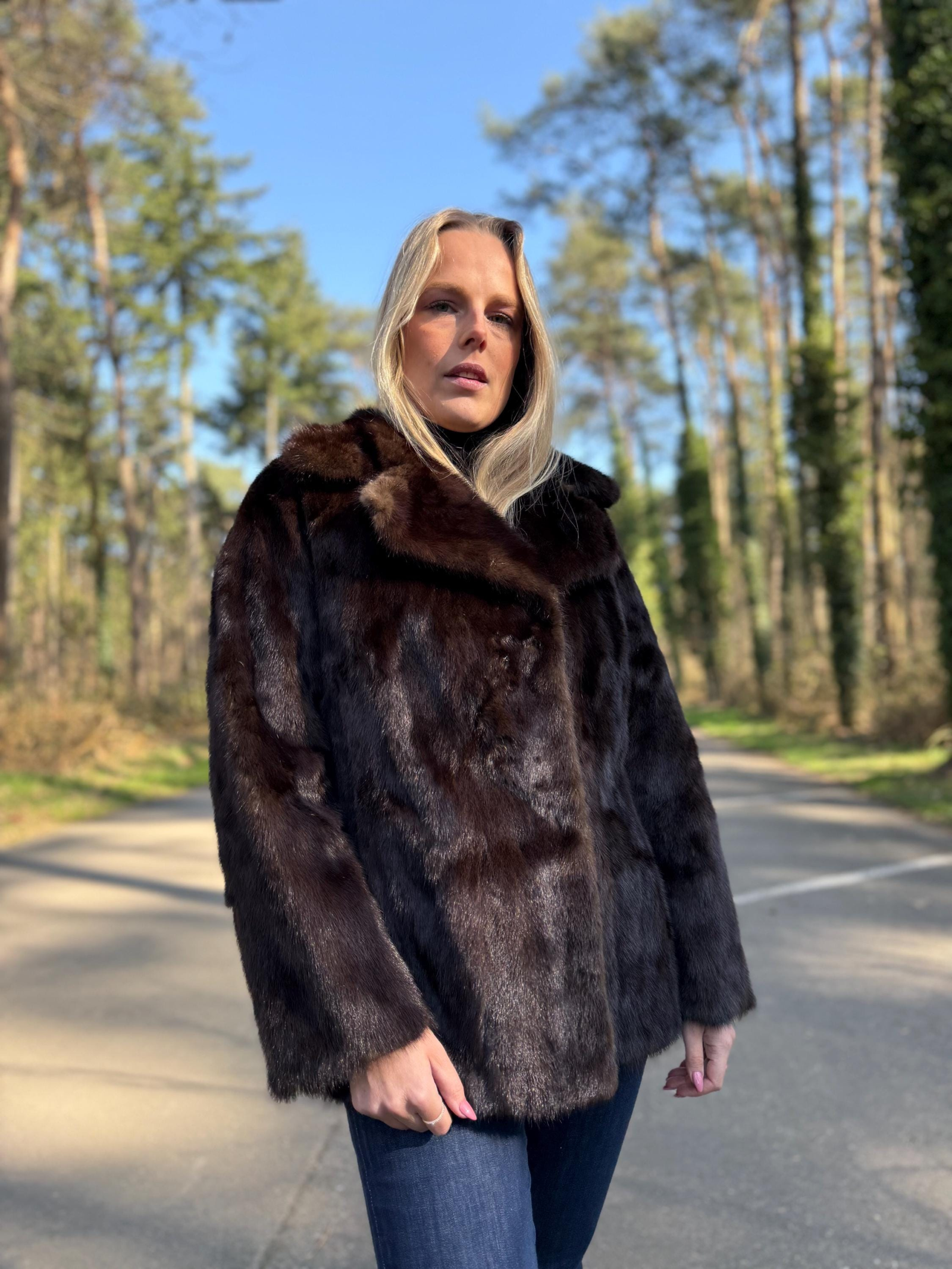Saga Mink Fur Jacket Coat, Medium Size, Real Mink Fur in Natural Brown, Luxuriously Soft and Elegant, Vintage Rare Find, Real Fur Jacket, Mink