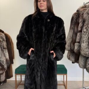 Real Mink Fur Coat, In black color, Excellent condition and High fur quality.
