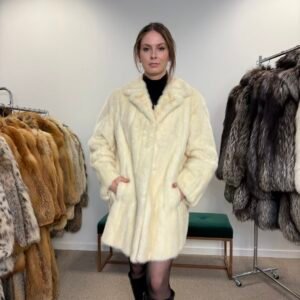 Real Fox Fur Coat. White color, Excellent Condition, high fur quality